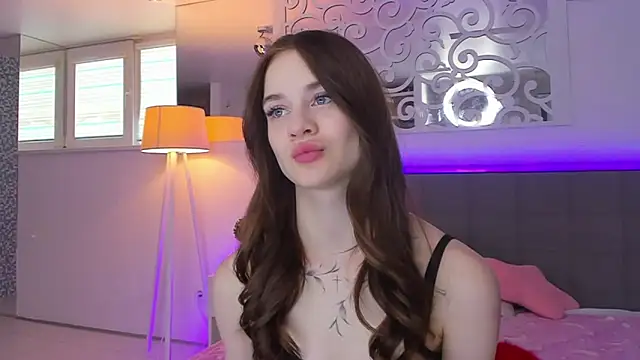 Snapshot of LuisaClover chatting on 28, 2, 2026 LuisaClover online show from 28, 2, 2026