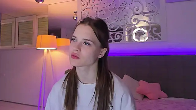 Snapshot of LuisaClover chatting on 1, 3, 2026 LuisaClover online show from 1, 3, 2026