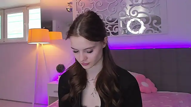 Snapshot of LuisaClover chatting on 14, 3, 2026 LuisaClover online show from 14, 3, 2026