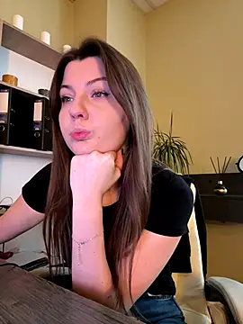 DollyRoma online show from 12, 11, 2025