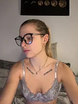 Snapshot of AlyssaSchwarz chatting on 14, 12, 2025 AlyssaSchwarz online show from 14, 12, 2025