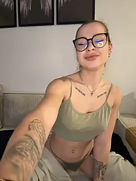 AlyssaSchwarz online show from 4, 2, 2026