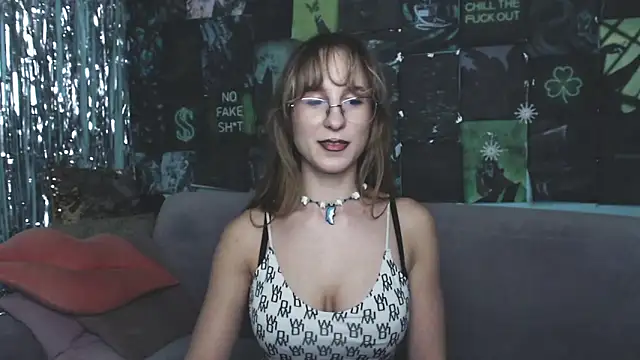 Snapshot of AlishaKellyi chatting on 15, 11, 2025 AlishaKellyi online show from 15, 11, 2025