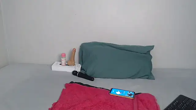 Snapshot of Sweet-PetiteX chatting on 14, 12, 2025 Sweet-PetiteX online show from 14, 12, 2025