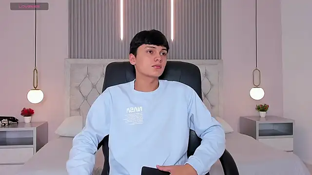 Snapshot of Maxii18_ chatting on 17, 12, 2025 Maxii18 online show from 17, 12, 2025