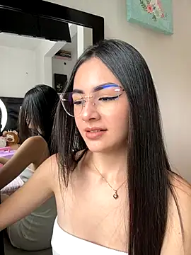 IslaCole online show from 10, 11, 2025