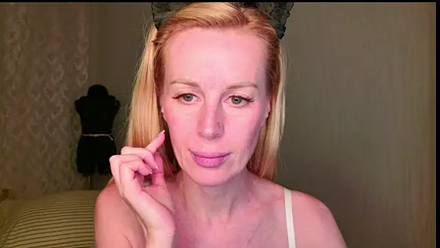 Snapshot of Kess-Edison chatting on 2, 11, 2025 Kess-Edison online show from 2, 11, 2025