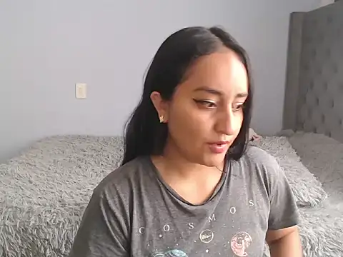 Snapshot of cute8smile chatting on 5, 11, 2025 cute8smile online show from 5, 11, 2025