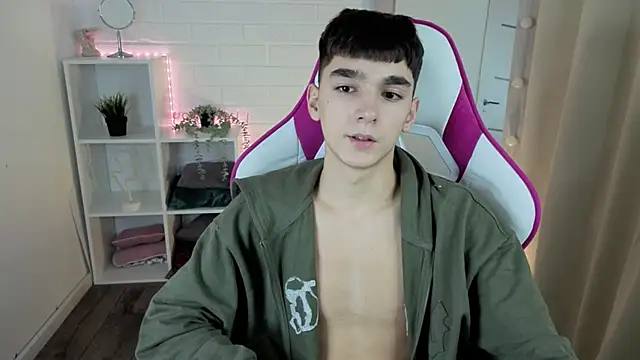 Snapshot of YamiTwink chatting on 20, 11, 2025 YamiTwink online show from 20, 11, 2025