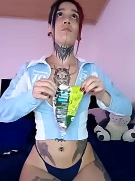 Snapshot of SharonSalazar chatting on 19, 11, 2025 SharonSalazar online show from 19, 11, 2025