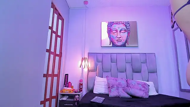 Snapshot of Violet-Storm- chatting on 15, 12, 2025 Violet-Storm- online show from 15, 12, 2025