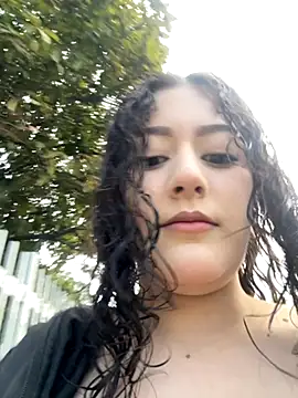 Snapshot of Amber_rose_outdoors chatting on 25, 10, 2025 Amber rose outdoors online show from 25, 10, 2025