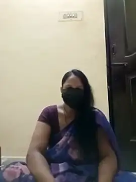 Snapshot of tamilammu1431 chatting on 25, 10, 2025 tamilammu1431 online show from 25, 10, 2025