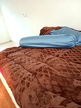 Snapshot of Cherry_Le02 chatting on 11, 11, 2025 Cherry Le02 online show from 11, 11, 2025