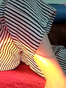 Snapshot of Cherry_Le02 chatting on 22, 11, 2025 Cherry Le02 online show from 22, 11, 2025