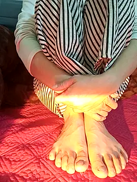 Snapshot of Cherry_Le02 chatting on 23, 11, 2025 Cherry Le02 online show from 23, 11, 2025