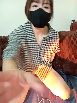 Snapshot of Cherry_Le02 chatting on 5, 12, 2025 Cherry Le02 online show from 5, 12, 2025