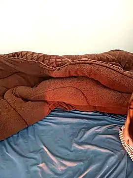 Snapshot of Cherry_Le02 chatting on 15, 12, 2025 Cherry Le02 online show from 15, 12, 2025