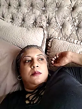 Snapshot of IndianLara chatting on 14, 11, 2025 IndianLara online show from 14, 11, 2025