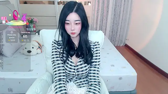 Snapshot of Xiaodie-baby chatting on 23, 11, 2025 Xiaodie-baby online show from 23, 11, 2025