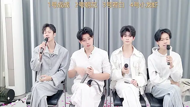 Snapshot of QYBOYS-001 chatting on 17, 11, 2025 QYBOYS-001 online show from 17, 11, 2025