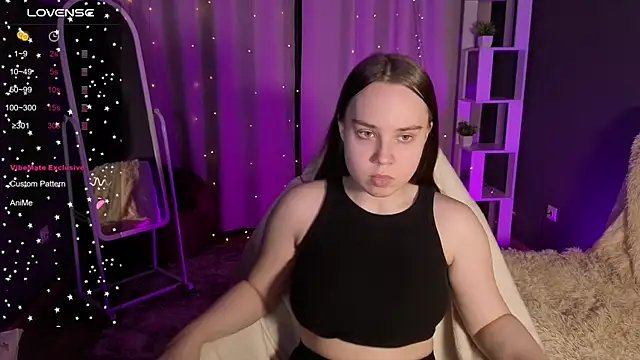 Snapshot of LunaDreeam chatting on 8, 11, 2025 LunaDreeam online show from 8, 11, 2025