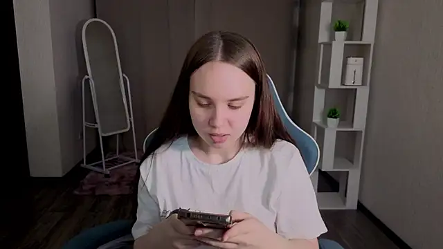 Snapshot of LunaDreeam chatting on 19, 11, 2025 LunaDreeam online show from 19, 11, 2025