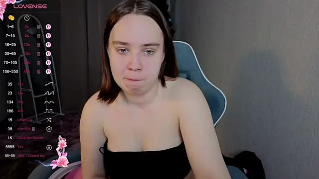 Snapshot of LunaDreeam chatting on 15, 12, 2025 LunaDreeam online show from 15, 12, 2025