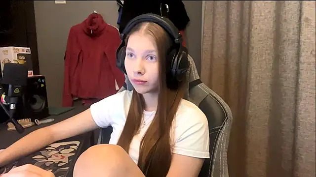 Snapshot of Softixq chatting on 3, 11, 2025 Softixq online show from 3, 11, 2025