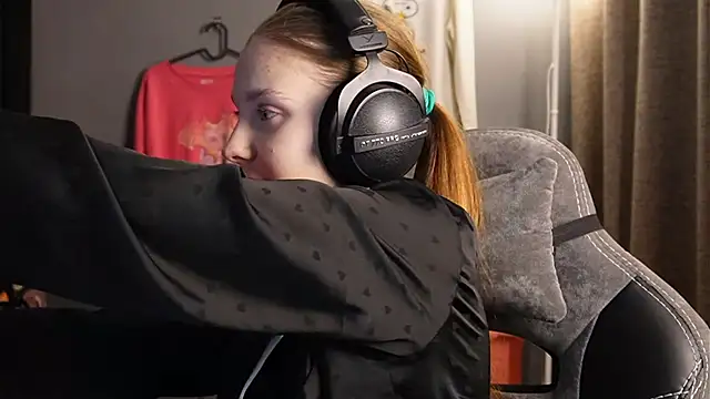 Snapshot of Softixq chatting on 11, 11, 2025 Softixq online show from 11, 11, 2025