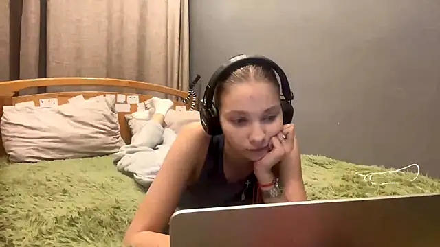 Snapshot of Softixq chatting on 3, 12, 2025 Softixq online show from 3, 12, 2025