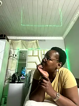 Snapshot of SweetCandy84 chatting on 26, 11, 2025 SweetCandy84 online show from 26, 11, 2025