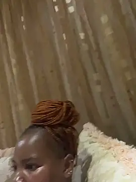 Snapshot of SweetCandy84 chatting on 18, 12, 2025 SweetCandy84 online show from 18, 12, 2025