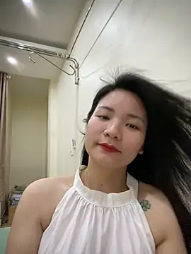 Bee Yellow00 online show from 2, 3, 2026