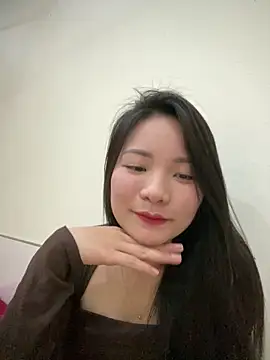 Bee Yellow00 online show from 11, 3, 2026