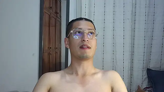 Snapshot of estebaaan___ chatting on 29, 10, 2025 estebaaan    online show from 29, 10, 2025