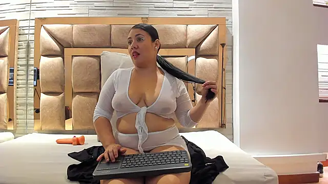 Snapshot of kiarah_cowell chatting on 28, 10, 2025 kiarah cowell online show from 28, 10, 2025