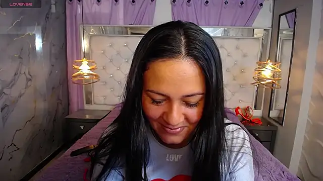 Snapshot of Melissa-roberts chatting on 21, 11, 2025 Melissa-roberts online show from 21, 11, 2025