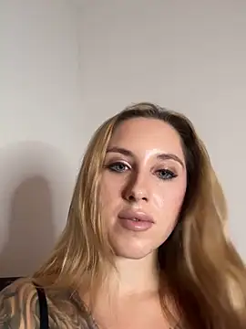 Snapshot of LaraHorneyy chatting on 24, 10, 2025 LaraHorneyy online show from 24, 10, 2025
