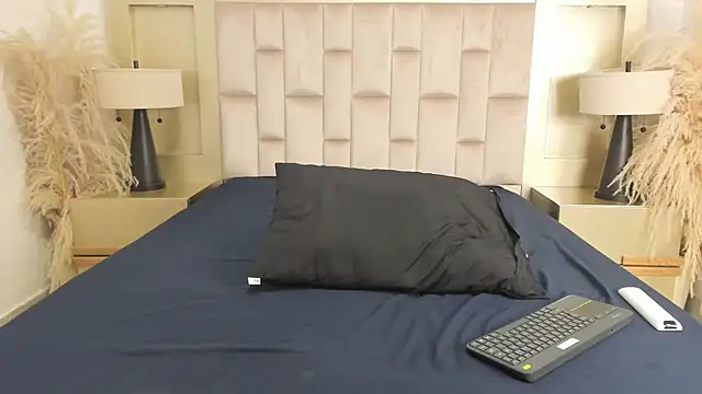 Snapshot of MaroxCute chatting on 24, 11, 2025 MaroxCute online show from 24, 11, 2025