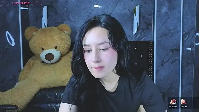 Snapshot of Aleja05_b chatting on 14, 12, 2025 Aleja05 b online show from 14, 12, 2025