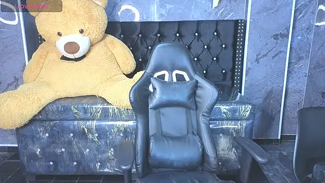 Aleja05 b online show from 21, 12, 2025