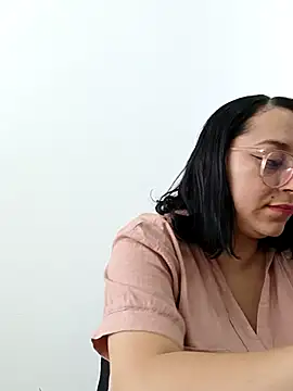 Snapshot of Caroline-17 chatting on 7, 11, 2025 Caroline-17 online show from 7, 11, 2025