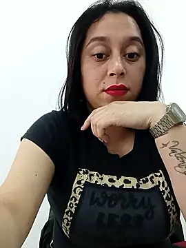 Snapshot of Caroline-17 chatting on 11, 11, 2025 Caroline-17 online show from 11, 11, 2025