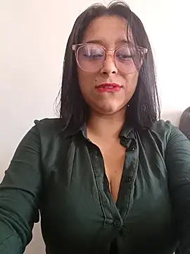 Snapshot of Caroline-17 chatting on 22, 11, 2025 Caroline-17 online show from 22, 11, 2025