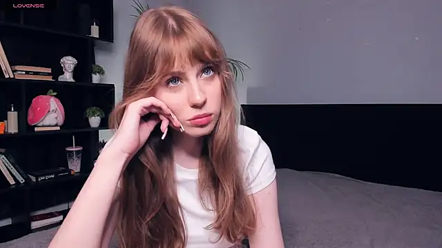 Snapshot of TessaStruble chatting on 7, 11, 2025 TessaStruble online show from 7, 11, 2025