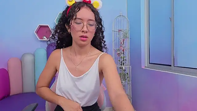 Snapshot of Sasha-Monroe chatting on 15, 12, 2025 Sasha-Monroe online show from 15, 12, 2025