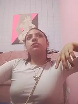 Snapshot of Victoria_Alvarez chatting on 19, 11, 2025 Victoria Alvarez online show from 19, 11, 2025