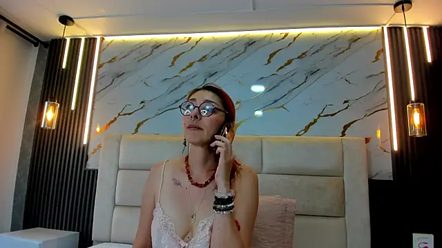 Snapshot of EmilyyRed chatting on 26, 11, 2025 EmilyyRed online show from 26, 11, 2025