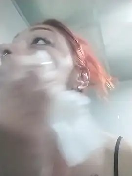 Snapshot of EmilyyRed chatting on 4, 12, 2025 EmilyyRed online show from 4, 12, 2025